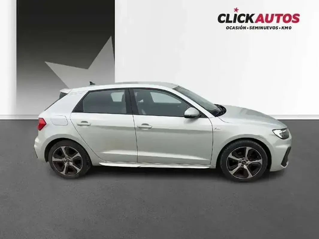 Usado Audi A1 Comfort 110 CV (80 kW) 2023 Plateado SUV