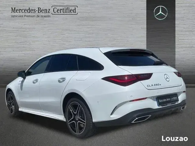 Usado Mercedes CLA250e Shooting Brake 218 CV (160 kW) 2024 Blanco digital Familiar