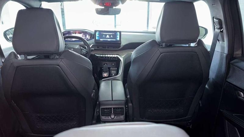 Usado Peugeot 3008 Active 131 CV (96 kW) 2023 Gris / plata SUV