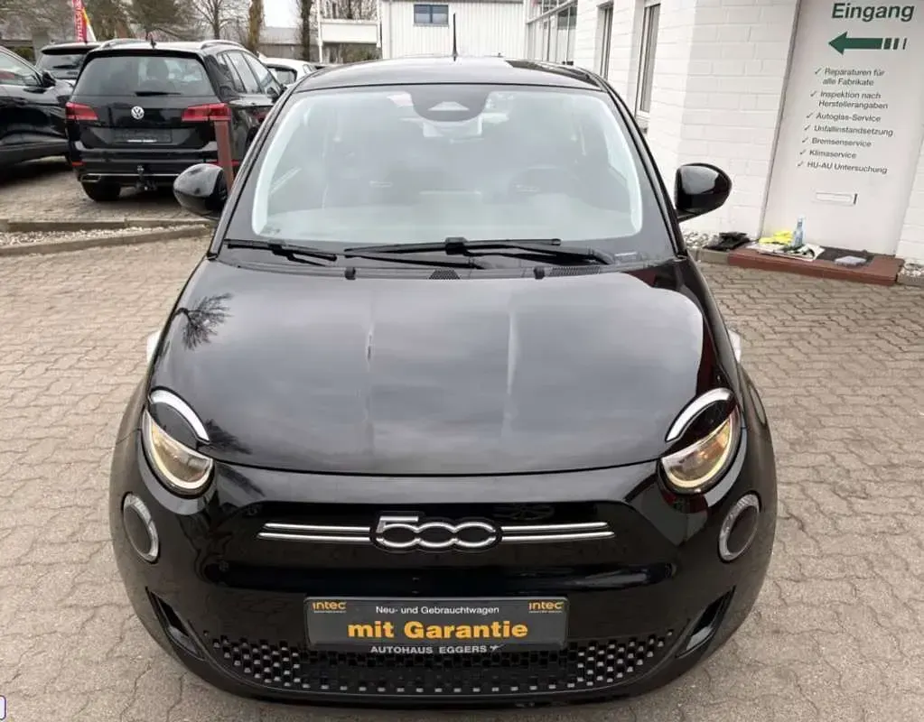 Usado Fiat 500e Action 69 kW (95 CV) 2021 Negro Utilitario