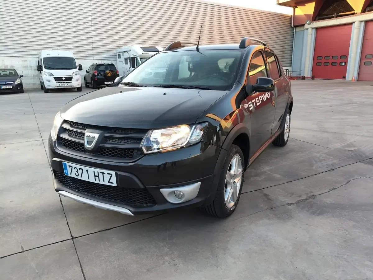 Usado Dacia Sandero Stepway 89 CV (65 kW) 2014 Negro