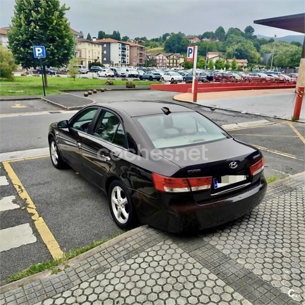 Violeta / lila Usado 2006 Hyundai Sonata Style Berlina | 4000 € (Precio justo) - Imagen 1/4