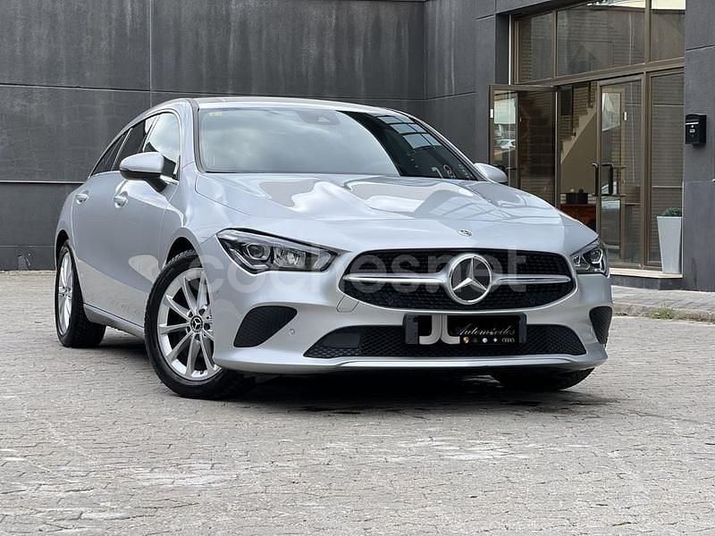 Usado Mercedes CLA180 Shooting Brake 136 CV (100 kW) 2022 Gris / plata Familiar