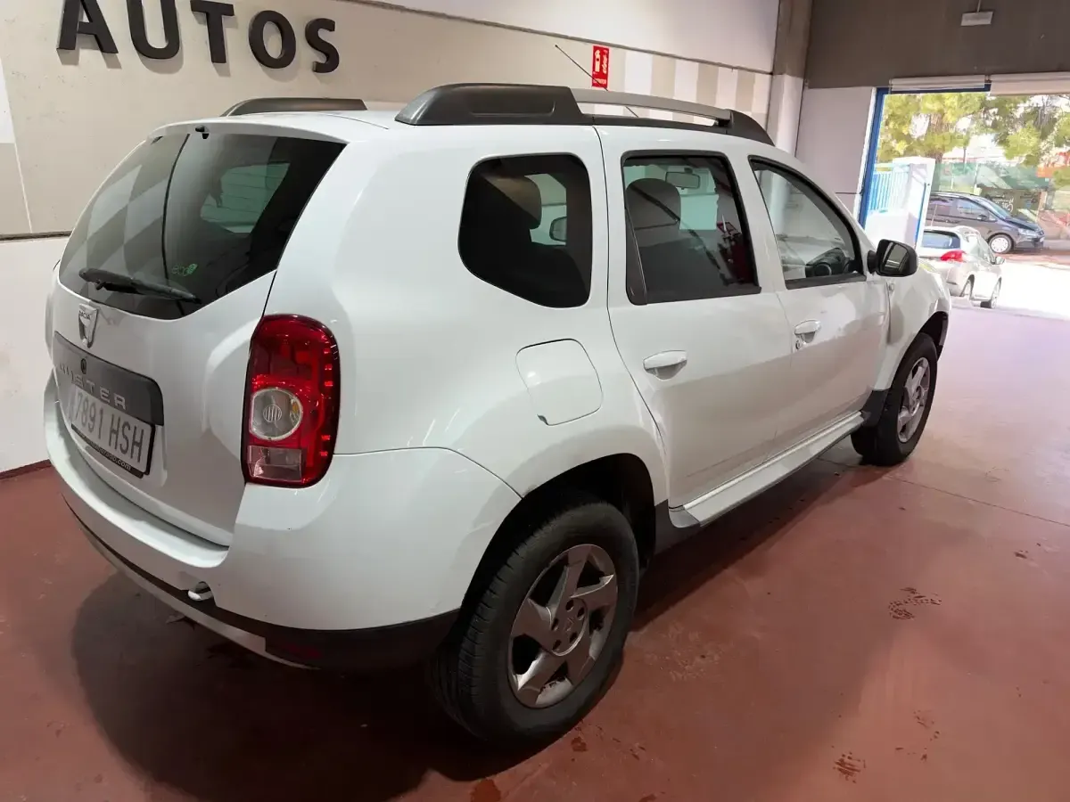 Usado Dacia Duster Ambiance 110 CV (80 kW) 2013 Blanco SUV