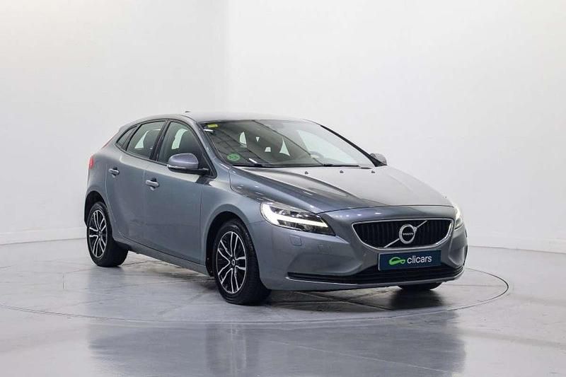 Usado Volvo V40 Momentum 120 CV (88 kW) 2018 Gris Utilitario