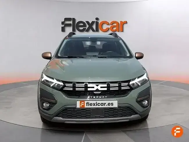Usado Dacia Sandero Essentiel 101 CV (74 kW) 2024 Verde Berlina