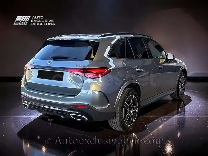 Usado Mercedes GLC300e 313 CV (230 kW) 2023 Gris / plata SUV