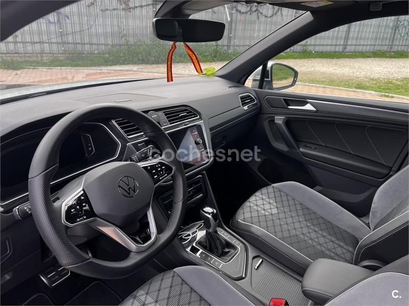 Usado VW Tiguan R-line 150 CV (110 kW) 2023 Gris / plata SUV