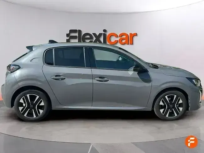 Usado Peugeot 208 Allure 100 CV (73 kW) 2025 Gris Utilitario