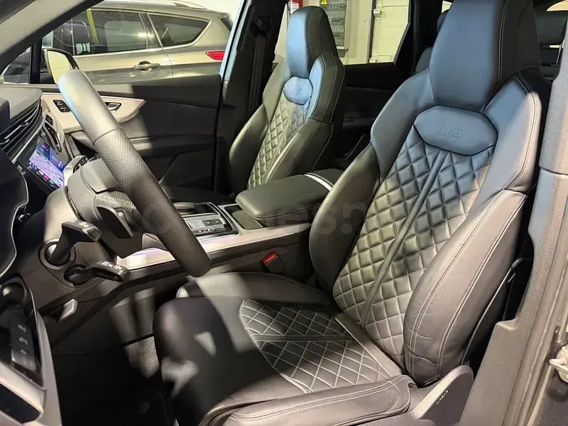 Usado Audi Q7 Premium 286 CV (210 kW) 2023 Gris / plata SUV