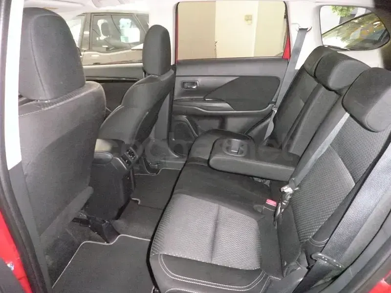 Usado Mitsubishi Outlander Motion 150 CV (110 kW) 2019 Granate SUV