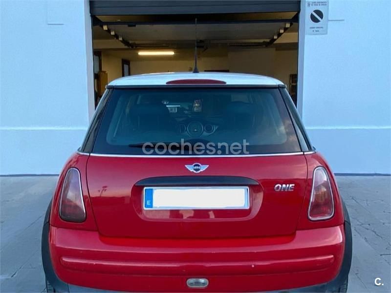 Usado Mini ONE 90 CV (66 kW) 2002 Rojo Utilitario