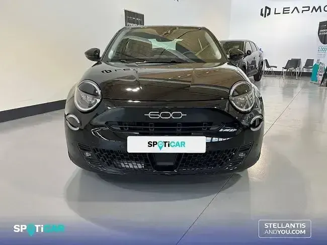 Usado Fiat 600 145 CV (106 kW) 2025 Negro SUV