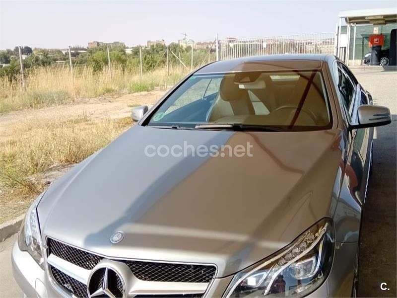 Gris / plata Usado 2015 Mercedes E220 Coupe | 18.900 € (Caro) - Imagen 1/3