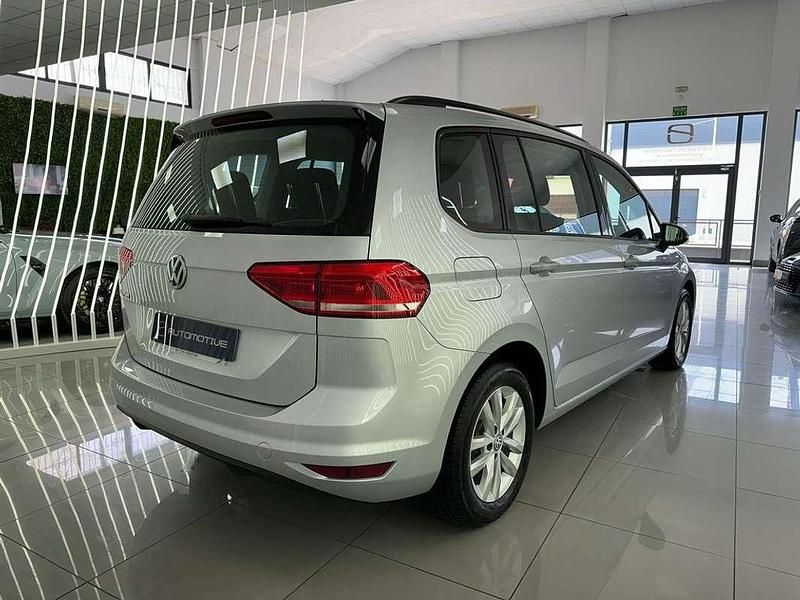 Usado VW Touran Business 110 CV (80 kW) 2019 Gris Monovolumen