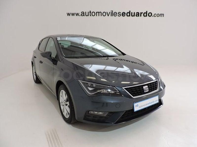 Usado Seat Leon Style 130 CV (95 kW) 2020 Gris / plata Berlina