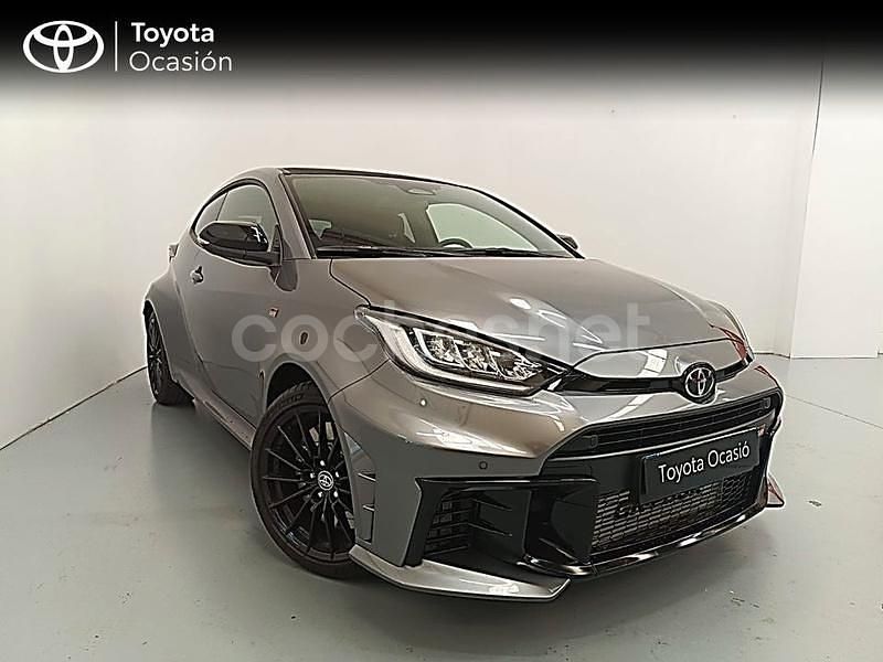 Usado Toyota Yaris 280 CV (205 kW) 2025 Gris / plata Berlina