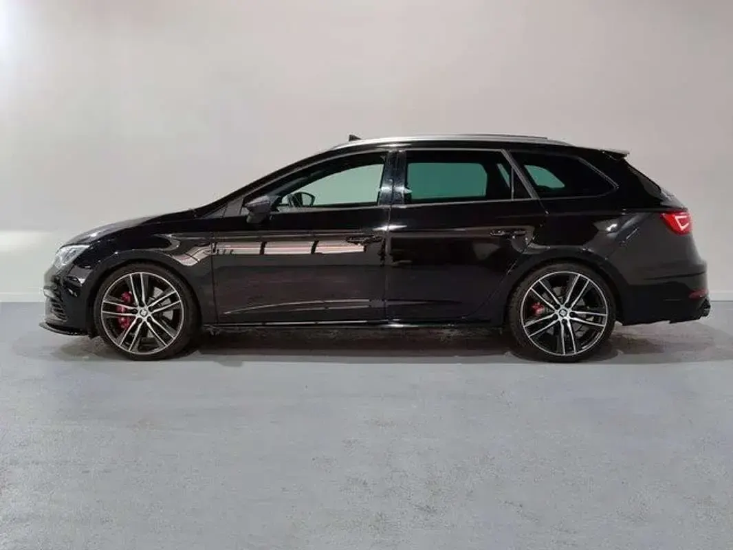 Usado Seat Leon ST 4Drive 300 CV (220 kW) 2019 Negro Familiar