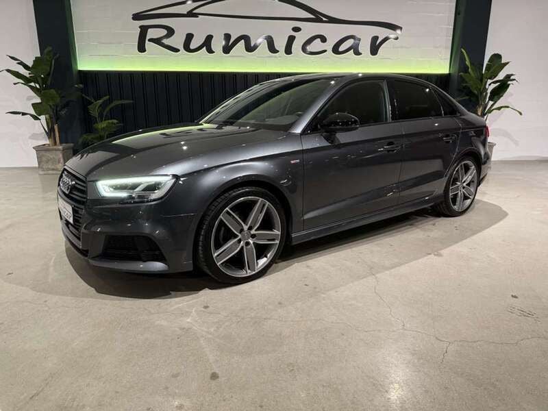 Usado Audi A3 Black Edition 150 CV (110 kW) 2019 Gris Berlina