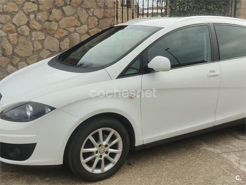 Blanco Usado 2011 Seat Altea XL Style Monovolumen | 5000 € (Precio justo) - Imagen 1/4