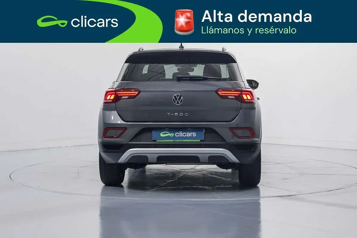 Usado VW T-Roc Life 116 CV (85 kW) 2022 Gris SUV