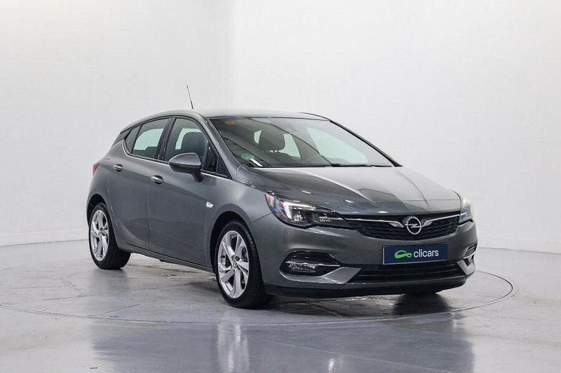 Usado Opel Astra Design & Tech 110 CV (80 kW) 2021 Gris Berlina