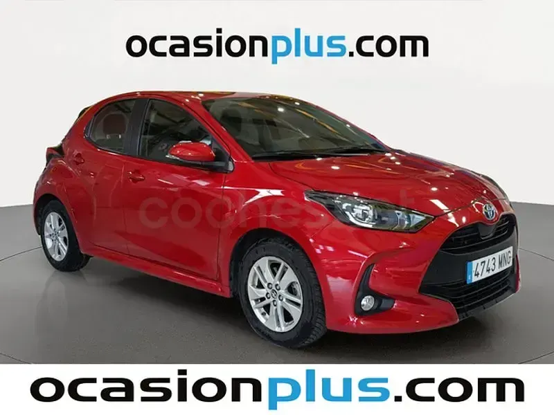 Usado Toyota Yaris Hybrid Business Edition 116 CV (85 kW) 2024 Rojo Berlina