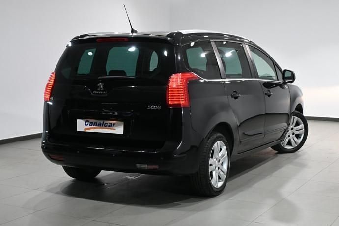 Usado Peugeot 5008 Style 120 CV (88 kW) 2016 Negro Monovolumen