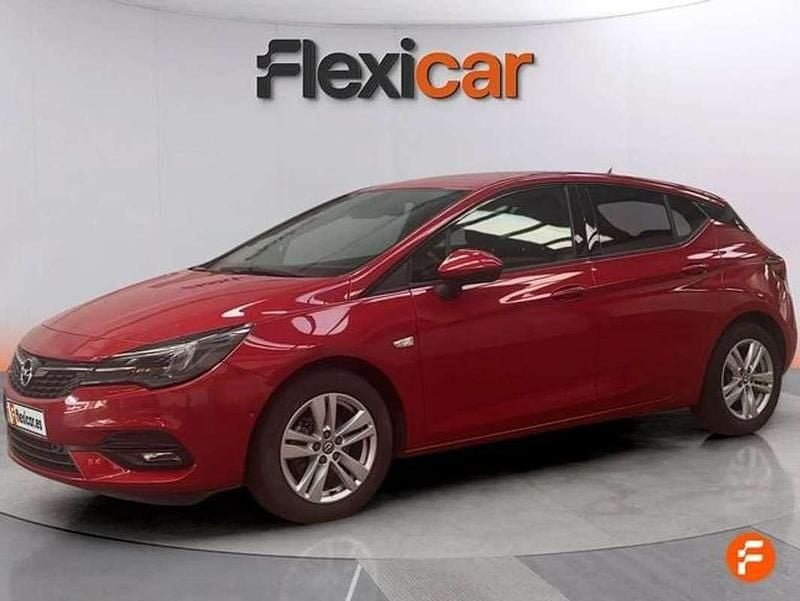 Usado Opel Astra 110 CV (80 kW) 2020 Rojo Berlina