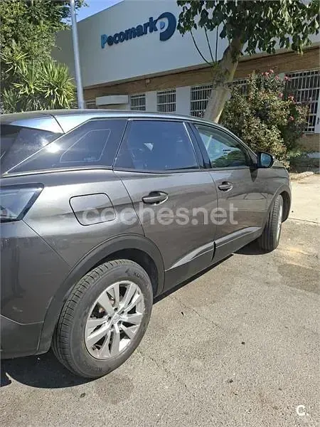 Usado Peugeot 3008 Active 130 CV (95 kW) 2021 Gris / plata SUV
