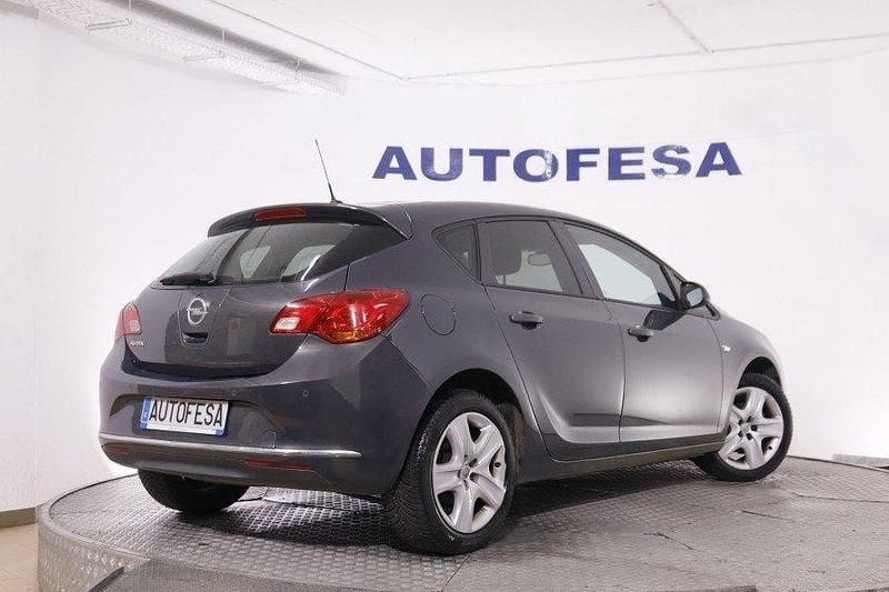 Usado Opel Astra Selective 120 CV (88 kW) 2015 Negro Utilitario