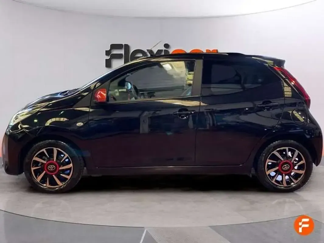 Usado Toyota Aygo x-style 72 CV (52 kW) 2021 Negro Utilitario