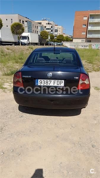 Negro Usado 2003 VW Passat Comfortline Berlina | 1300 € (Buen precio) - Imagen 1/3