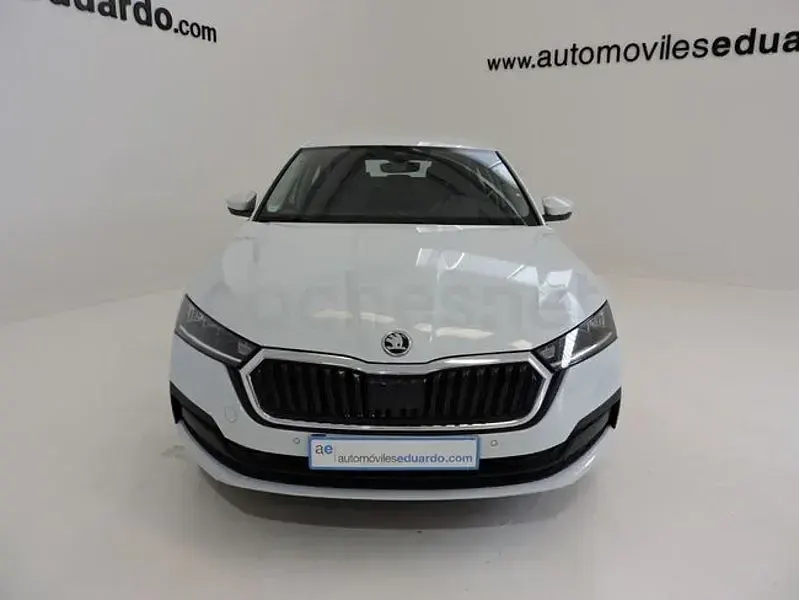Usado Skoda Octavia Style 204 HP (150 kW) 2022 Branco Sedan