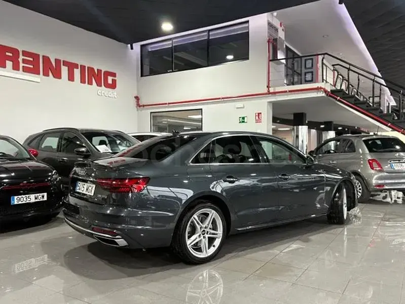 Usado Audi A4 Advanced Plus 150 CV (110 kW) 2023 Gris / plata Berlina