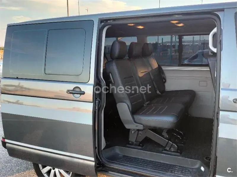Usado VW Caravelle 102 CV (75 kW) 2018 Gris / plata Van