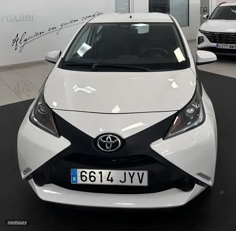 Usado Toyota Aygo X-cite 70 CV (51 kW) 2017 Blanco Utilitario