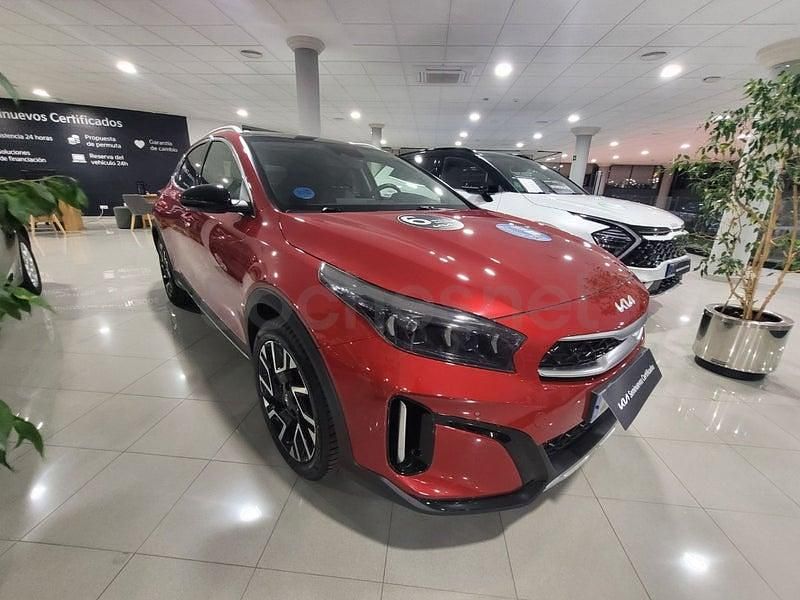 Usado Kia XCeed 141 CV (103 kW) 2025 Granate SUV