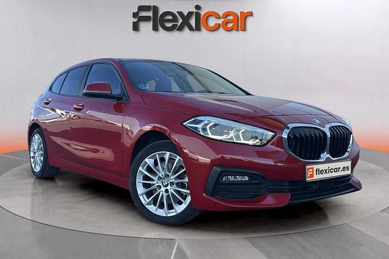 Granate Usado 2022 BMW 118 Sport Line Utilitario | 21.390 € (Precio justo) - Imagen 1/4