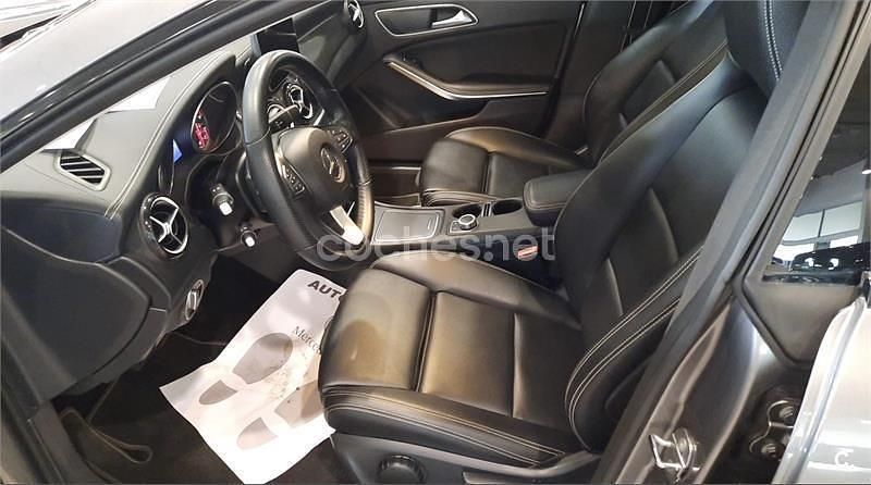 Usado Mercedes CLA200 136 CV (100 kW) 2018 Gris / plata Berlina
