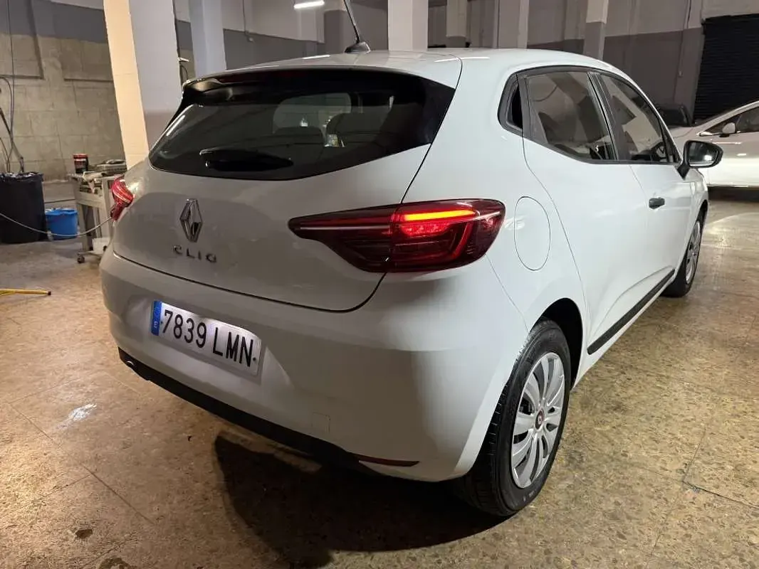 Usado Renault Clio Business 86 CV (63 kW) 2021 Blanco Utilitario