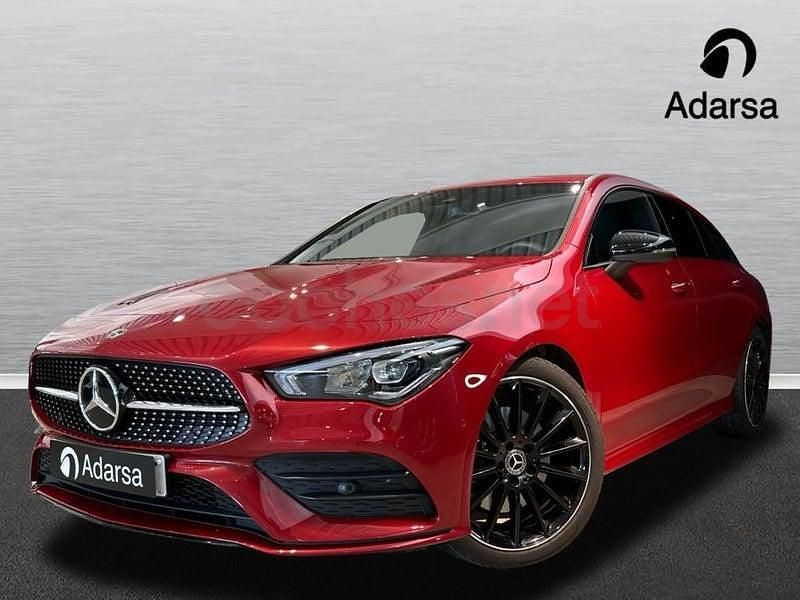 Usado Mercedes CLA200 Shooting Brake 150 CV (110 kW) 2023 Rojo Familiar