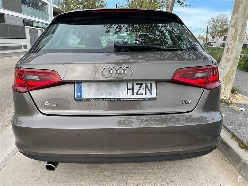 Usado Audi A3 Attraction 105 CV (77 kW) 2014 Marrón Berlina