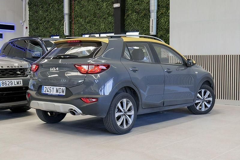 Usado Kia Stonic 100 CV (73 kW) 2023 Gris SUV