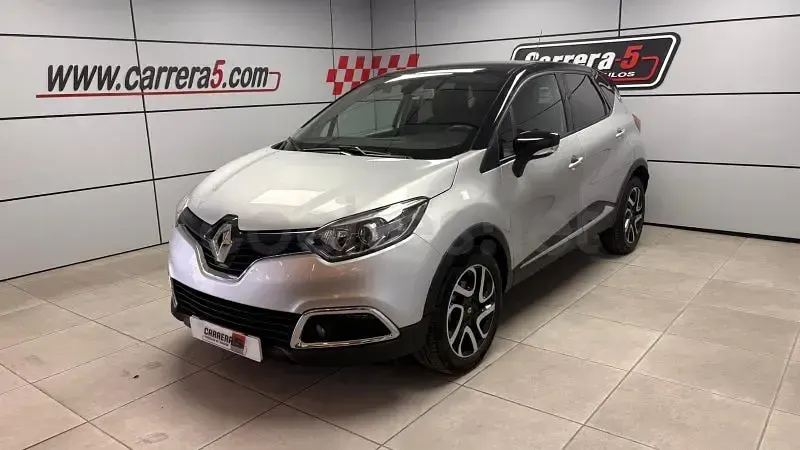 Usado Renault Captur Zen 90 CV (66 kW) 2016 Gris / plata SUV