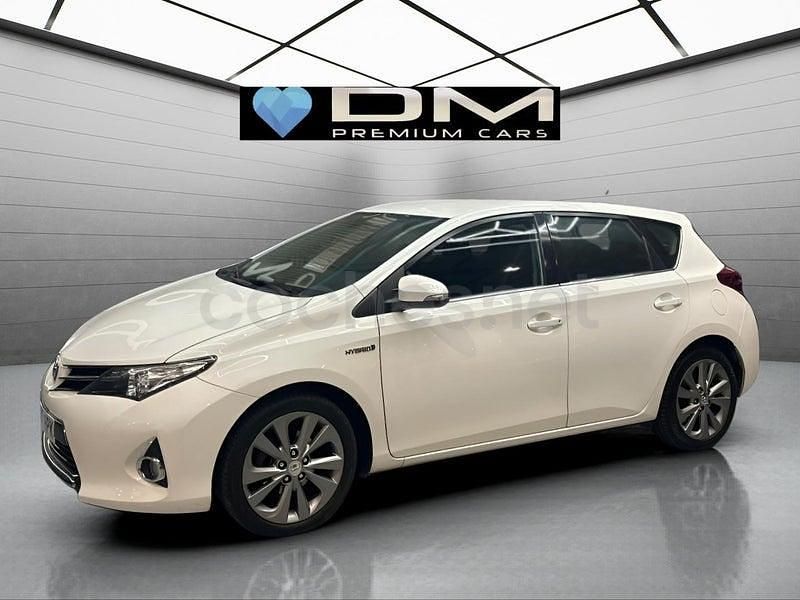 Usado Toyota Auris Hybrid Active 136 CV (100 kW) 2013 Blanco Berlina