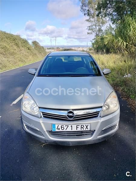 Gris / plata Usado 2007 Opel Astra Cosmo Berlina | 4100 € (Precio justo) - Imagen 1/4