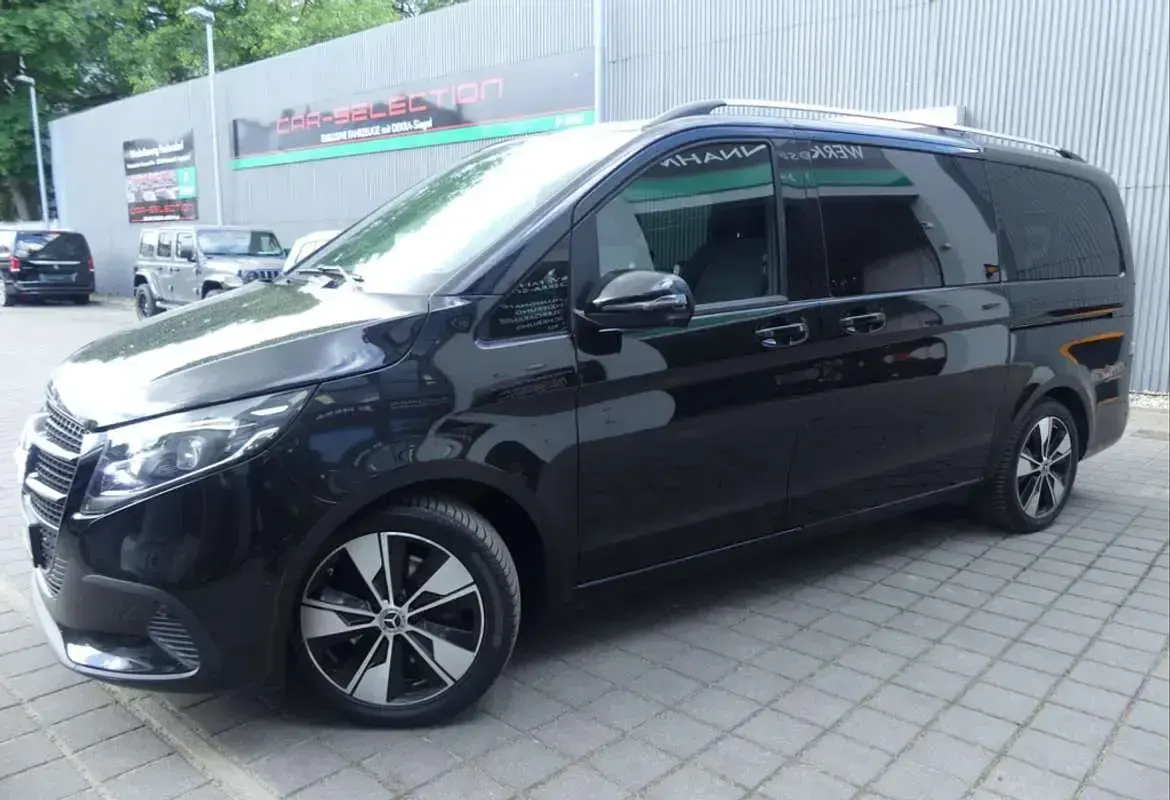 Usado Mercedes V220 163 CV (119 kW) 2024 Negro Monovolumen