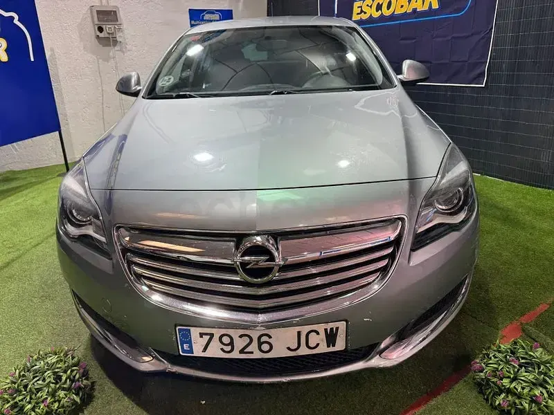 Usado Opel Insignia Selective 120 CV (88 kW) 2015 Gris / plata Berlina