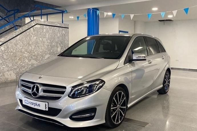 Usado Mercedes B180 109 CV (80 kW) 2018 Plateado Monovolumen